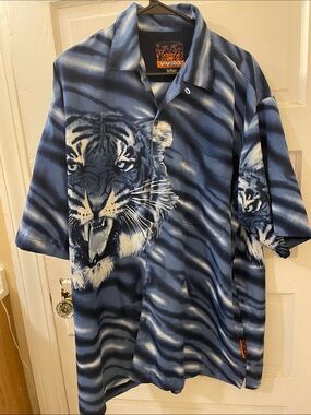 Roar Blue Tiger Graphic Short Sleeve Button-Down Shirt
